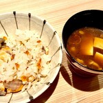 おい河 - 炊込みご飯と+なめこ赤だし