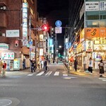 Shimbashi Tenzushi - 最初の信号を渡ると左側に『天鮨』の看板あり