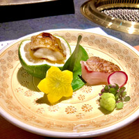 日本焼肉はせ川 別亭 銀座店 - 　紅瞳、炙りと塩焼きの食べ比べです♫ 贅沢ですね