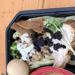 ラーメン専科 竹末食堂 - メンマなどの具