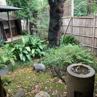 韻松亭 - 廊下の小窓から