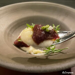 カーサ・デル・チーボ - 鯨の頬肉のマリナータに長芋のプレコット