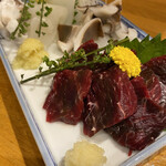 味のまる藤 - 鯨刺身　とろ〜りで美味すぎ