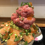 花いち - 今にも崩れ落ちそうなマグロのたたき