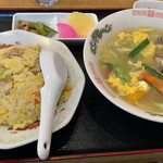 大連 - 料理写真:炒飯(五目スープ付)¥1100