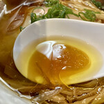 ラーメン屋 トイ・ボックス - 醤油ラーメン　950円