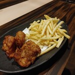 Koshitsu Izakaya Shikisai - 若鶏の唐揚げ/揚げたてポテトフライ