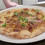 トリワイン ＰＩＫＯＳＨＨＨＵ - チキンキーマカレーのピザ