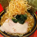 Yokohamaiekeisouhonzanyoshimurakechokkeitenramenuchidaya - 大盛辛ネギラーメン(1050円)ちょい高いな