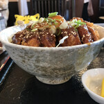 Tonkatsu Shigeton - みそ玉丼　1,030円(税込)　※横からも