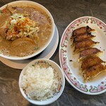 Gyouza No Oushou - 野菜たっぷり担々麺＆フェアＢセット（餃子3個追加）