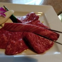 焼肉 銀座コバウ 特別室 - 厚めのハラミ