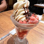 神戸元町ドリア - いちごチョコレートパフェ