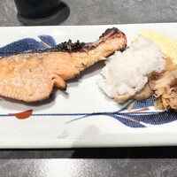 圓 弁柄 渋谷ストリーム - サーモン塩こうじ漬け焼定食1280円税込
