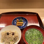 赤坂 菊乃井 - 昼懐石１５７３０円。鶏と木の子の御飯、蕪のすり流し、お漬けもの。単体としても、もちろん美味しいですが、コースの流れとしては、余韻も感じる味わいで良かったです（╹◡╹）