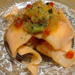カッシーワ - サーモンとトマトのマリネ550円