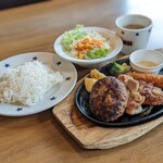 ステーキのどん - 日替わり(月) 845円 , ランチミニサラダ 110円