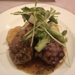 セヴレ39 - ここではだいたい仔羊食ってます。
      下のいもがうまい
      