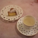 セヴレ39 - 選べるデザート後、茶菓子が来ます。
      