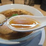 なか乃中華そば - 自然な油が綺麗な煮干し香るスープ