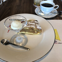 ポム・ダダン - 