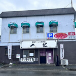 一仁 - 左側に️あります。1〜2台分