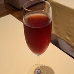 Chez Akila - 自家製食前酒（巨峰と赤ワイン）