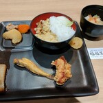 Fukubuku Chaya - 唐揚げ、まあまあ。ハタハタの唐揚げが良かった。