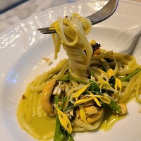 La Brianza - ⑧グリーンカレー風味リングイネ、ムール貝(宮城県産)
                      もうお腹ぎパンパンで良く分からない。
                      完全に注文ミスだったと後悔。