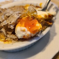 La Brianza - ⑦半熟玉子のグラタン、黒トリュフ掛け
                    黄身のコクに黒トリュフの香りを合わせて。
                    この価格で黒トリュフをたっぷり掛ける。
                    スペシャリテというのも納得。