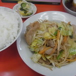 新雅 - 肉野菜炒め定食