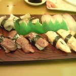 虎寿司 - 牛炙り、ハラスサーモン、貝、