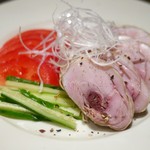 台湾茶藝館 月和茶 - 塩水鶏片（エンソェジーベン） （680円）