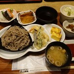 地酒とそば・京風おでん 三間堂 - 天ぷら蕎麦の華やか御膳