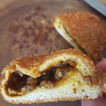 広島カレーパン研究所 - こだわりのビーフカレー