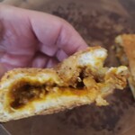 広島カレーパン研究所 - 粗挽きキーマカレーパン