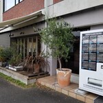 ラスティコ - お店の左側半分。