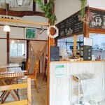 Cafe花と海 - 癒やされる店内!!!