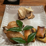 きんぼし - 一品料理の3点盛り（コース内）評価＝◎：唐揚げ、ミートパイ、焼きカマンベールチーズ（燻製）