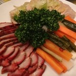 萬福大飯店 - 最初に来た冷菜盛り合わせ。