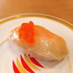 Kappasushi - とろサーモンいくらのせ（110円）