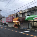 Chuugokuryouri Mikuni - 店の外観　※真ん中が、お店