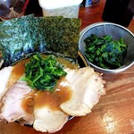 ラーメン 末廣家 - チャーシューメン+ほうれん草