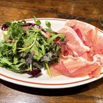 ダ マッサ - ランチAコース　1980円　6種の葉野菜サラダと小さな前菜