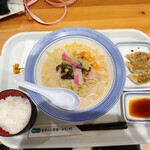 リンガーハット - 小さいチャンポン＋餃子3個とご飯セット