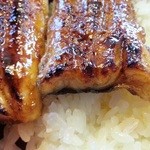 うなぎ金箱 - 肉厚でふわふわです