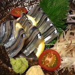 個室 黒豚しゃぶしゃぶと魚 まん - 本日のおすすめだった、きびなごの刺身