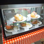 ショーケースの中のサンプルはこれだけ