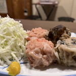 鳩五五酒場 - 赤焼売（紅生姜）、黒焼売（キクラゲ）