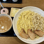 Marukitsukemen - 煮干し夫婦つけ麺大盛